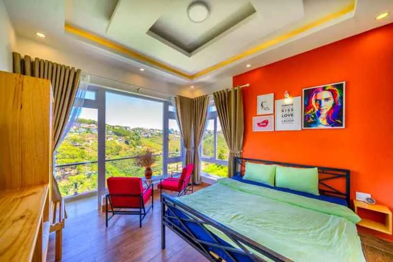 Kinh nghiệm du lịch Đà Lạt tự túc tiết kiệm là đặt phòng sớm, chọn vị trí hợp lý và tránh đi quá sát ngày lễ.